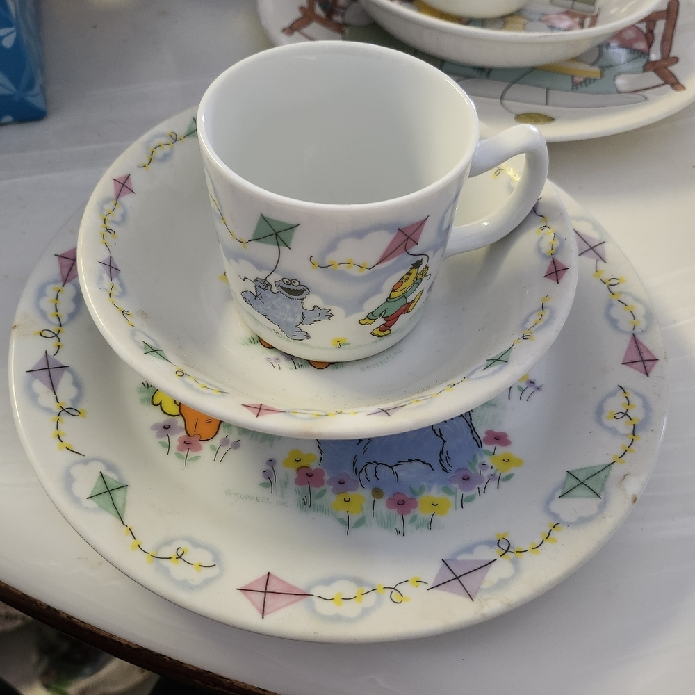 Sesame Street Big Bird Fying A Kite Place Setting